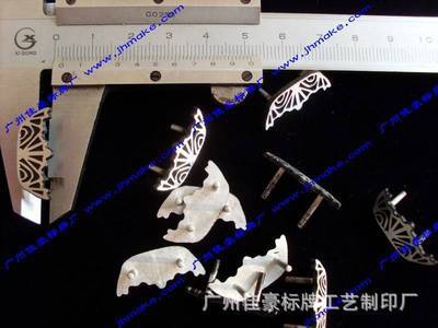 定制電腦高光鋁標(biāo)牌、樂(lè)器鋁制銘牌商標(biāo)及熱水器鋁質(zhì)高光銘牌全面解析